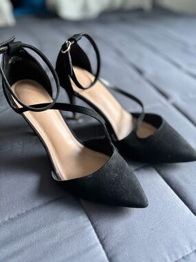 Kelly & Katie Black Pointed-Toe Ankle-Strap Heels